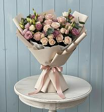 Букет цветов из:  Розы и Лизиантусы в Гряды