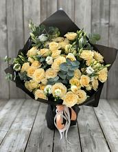 Букет цветов из:  Розы и Лизиантусы в Гряды