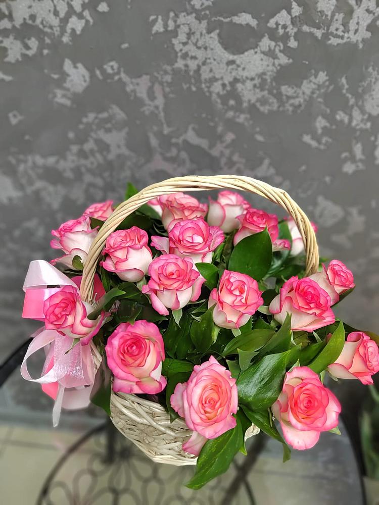 Цветочная композиция из Розы в корзине в Гряды