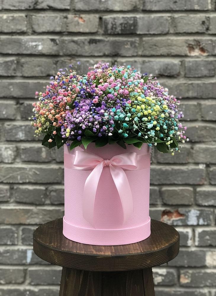 Цветочная композиция из Гипсофила и Розы в шляпной коробке в Гряды
