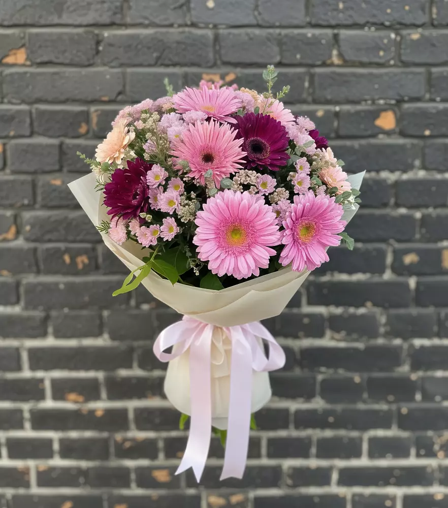Букет цветов из: Герберы и Хризантемы в Гряды