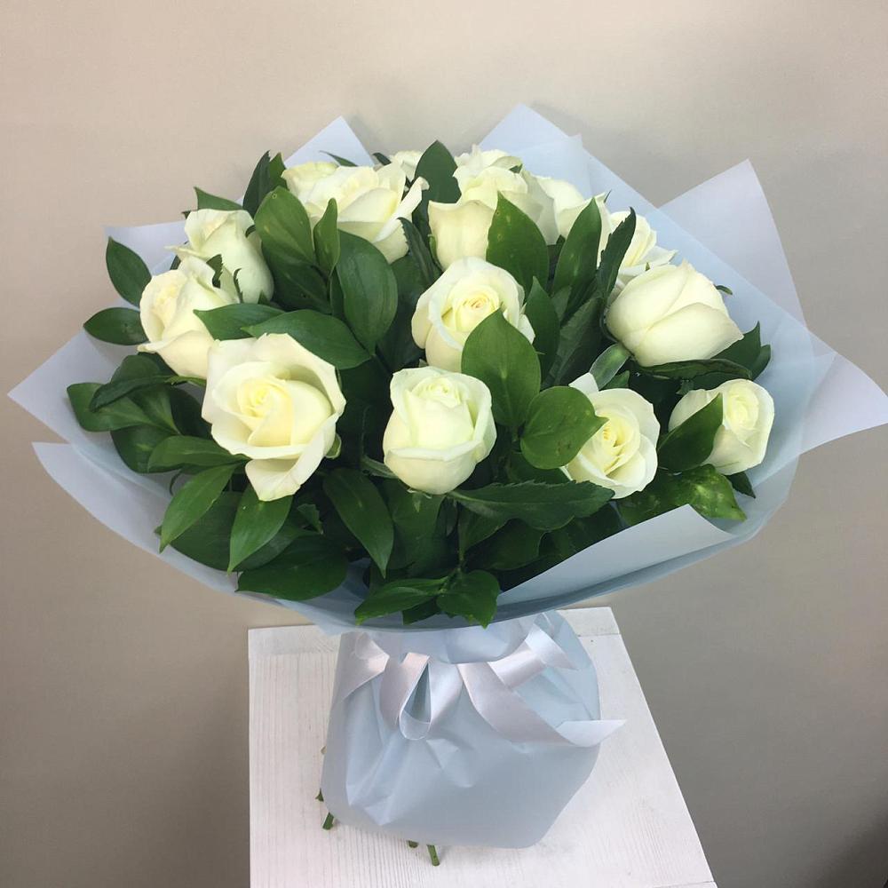 Букет 15 Белых роз Проуд в Гряды