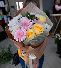 Букет цветов из:  Герберы, Розы и Хризантемы в Гряды