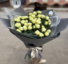 Букет Белые кустовые розы Солинеро в Гряды