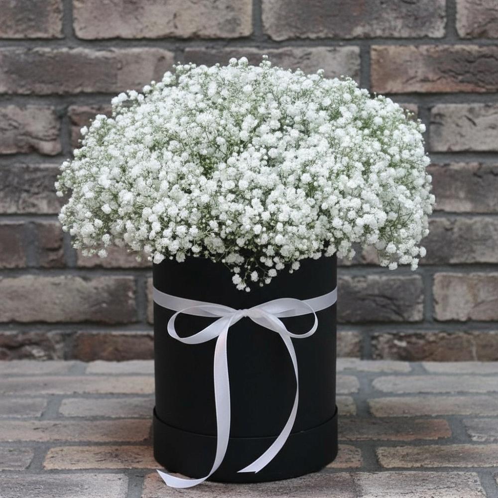 Цветочная композиция из Гипсофила в шляпной коробке в Гряды