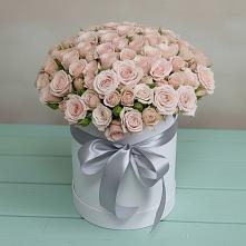 Цветочная композиция из Розы в шляпной коробке в Гряды