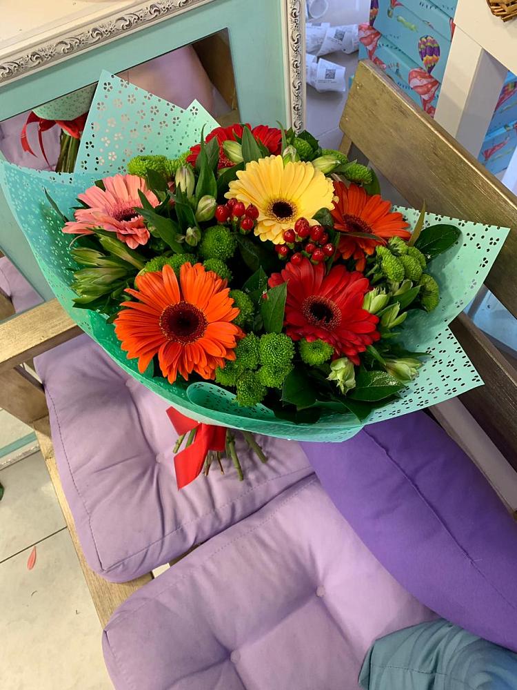 Букет цветов из: Герберы, Хризантемы и Альстромерии в Гряды