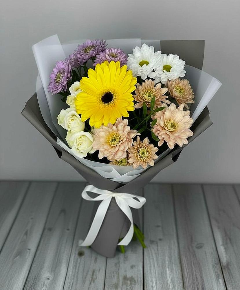 Букет цветов из: Розы, Герберы и Хризантемы в Гряды