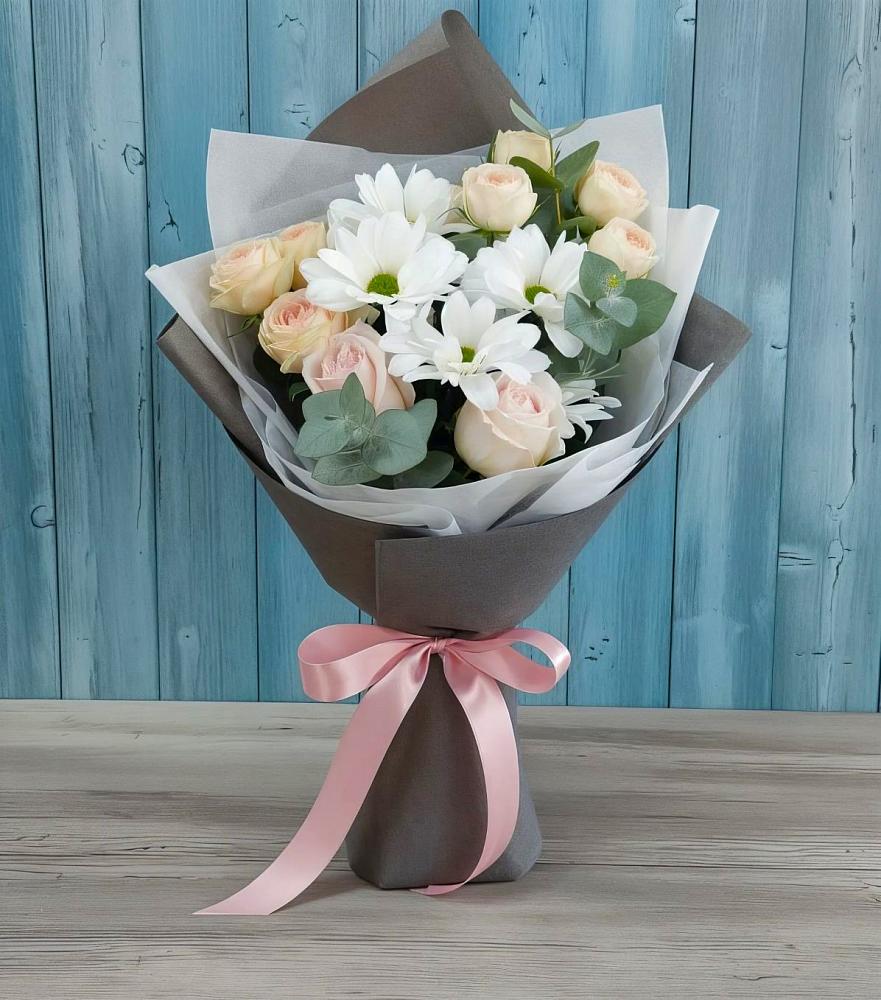 Букет цветов из: Хризантемы и Розы в Гряды