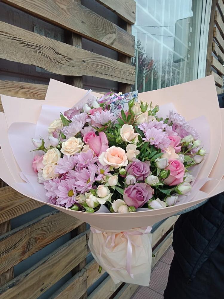 Букет цветов из: Розы и Хризантемы в Гряды