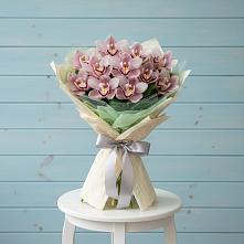 Букет цветов из:  Орхидеи и Розы в Гряды