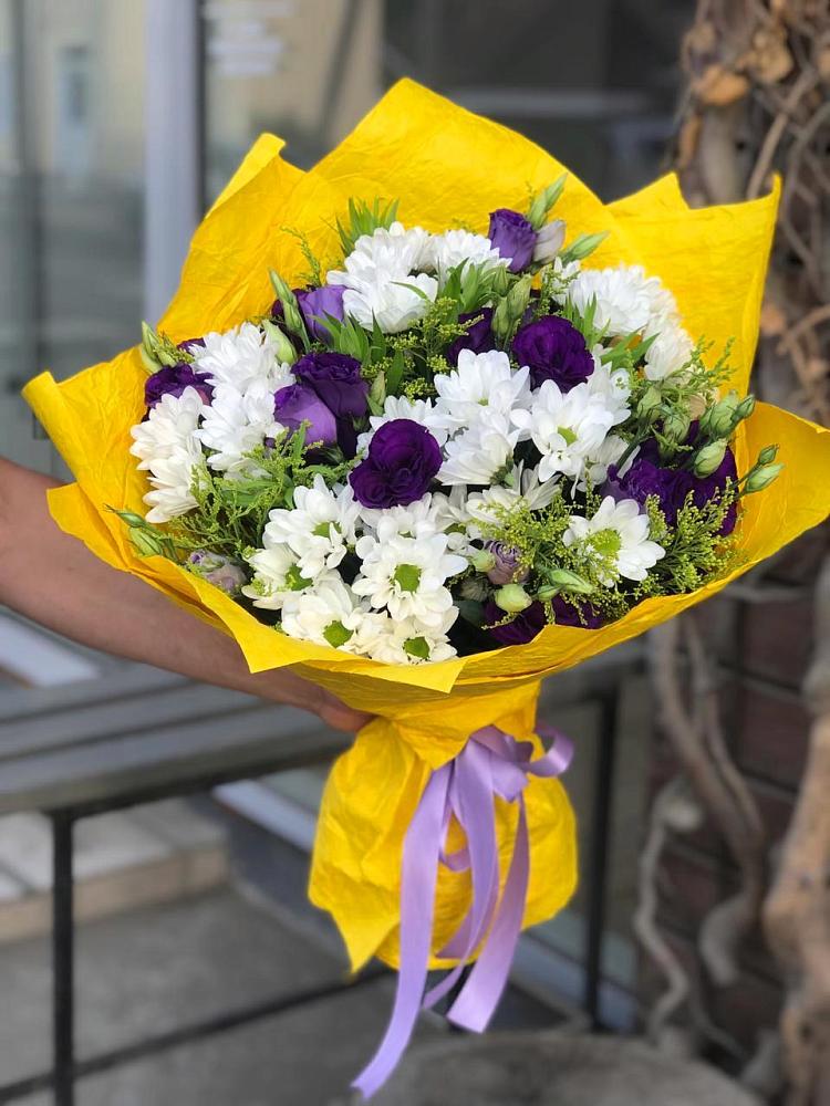 Букет цветов из: Ирисы, Хризантемы и Ромашки в Гряды