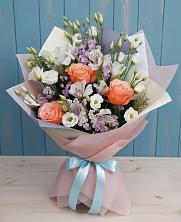 Букет цветов из:  Лизиантусы, Розы, Альстромерии и Гипсофила в Гряды