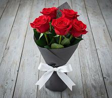 Букет 5 Красных роз Эдлесс Лав в Гряды