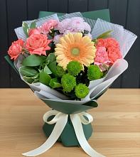 Букет цветов из:  Гвоздики, Розы, Герберы и Хризантемы в Гряды