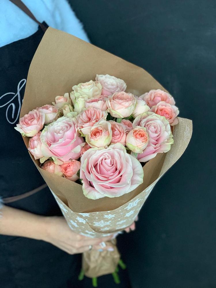 Букет цветов из: Хризантемы и Розы в Гряды