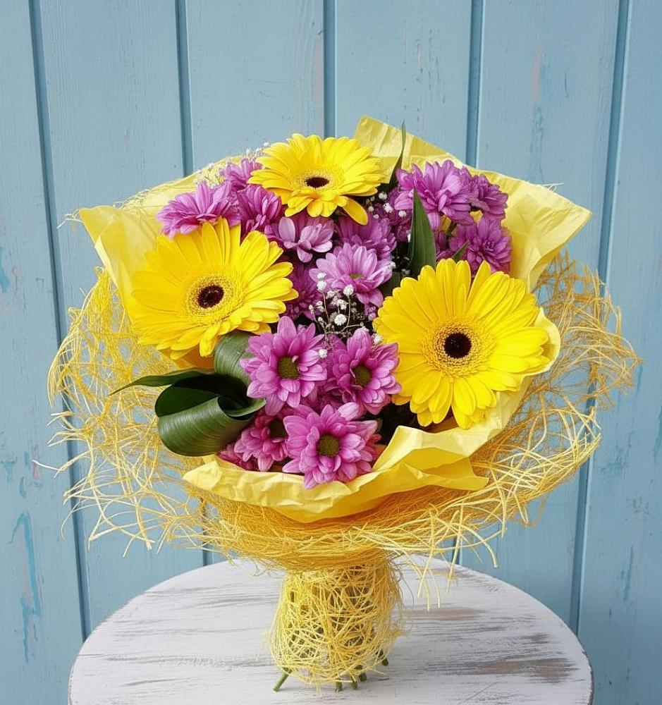 Букет цветов из: Хризантемы и Герберы в Гряды