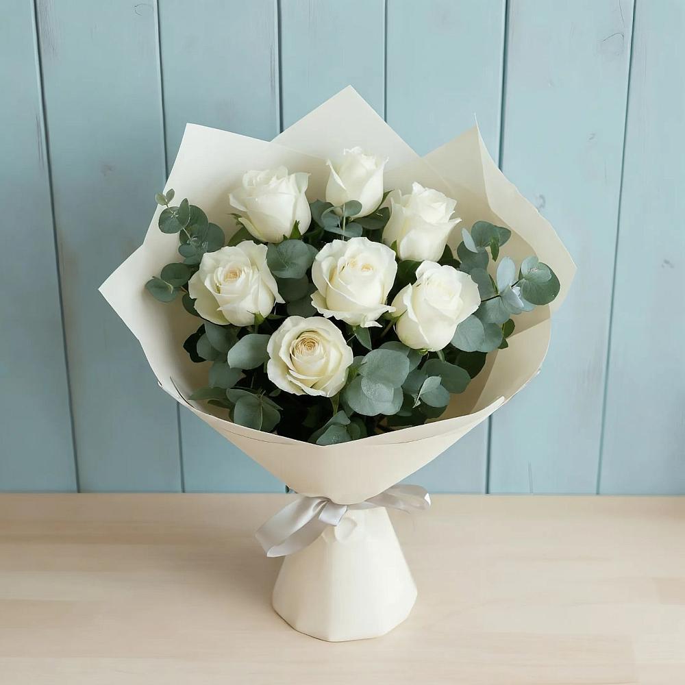 Букет Белые розы в Эвкалипте в Гряды