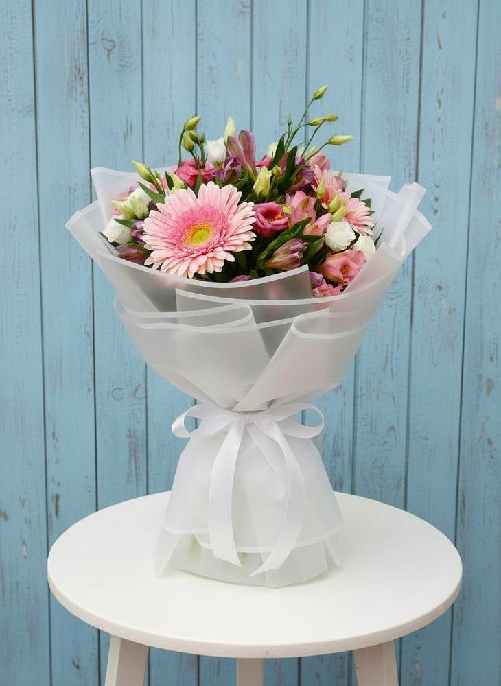 Букет цветов из: Герберы, Альстромерии и Лизиантусы в Гряды