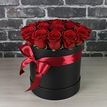 Цветочная композиция из Розы в шляпной коробке в Гряды