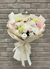 Букет цветов из:  Гвоздики, Розы, Лизиантусы и Хризантемы в Гряды