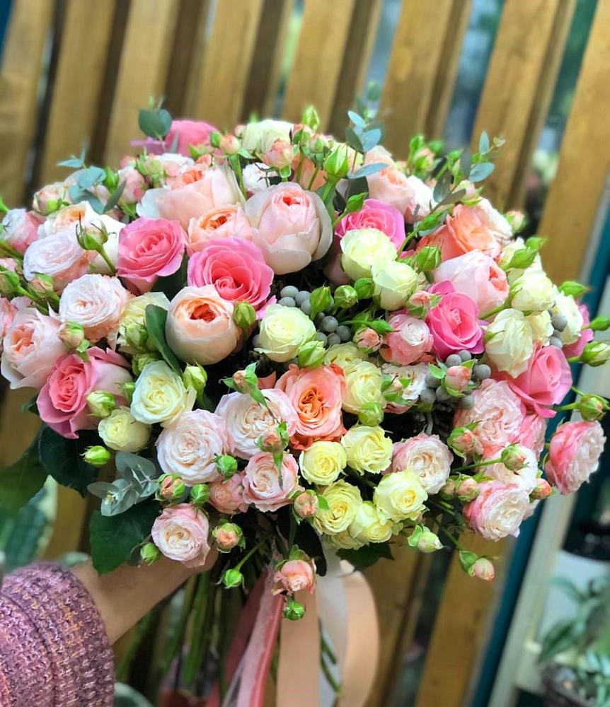 Букет цветов из: Розы в Гряды