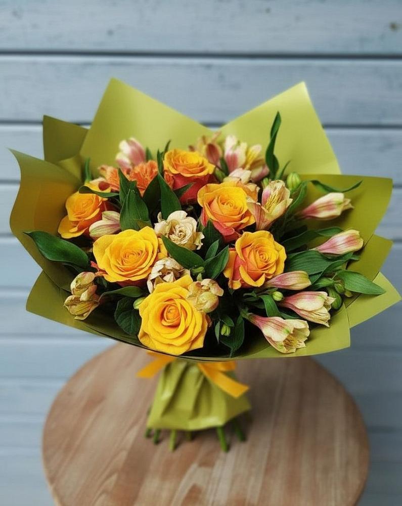 Букет цветов из: Альстромерии и Розы в Гряды