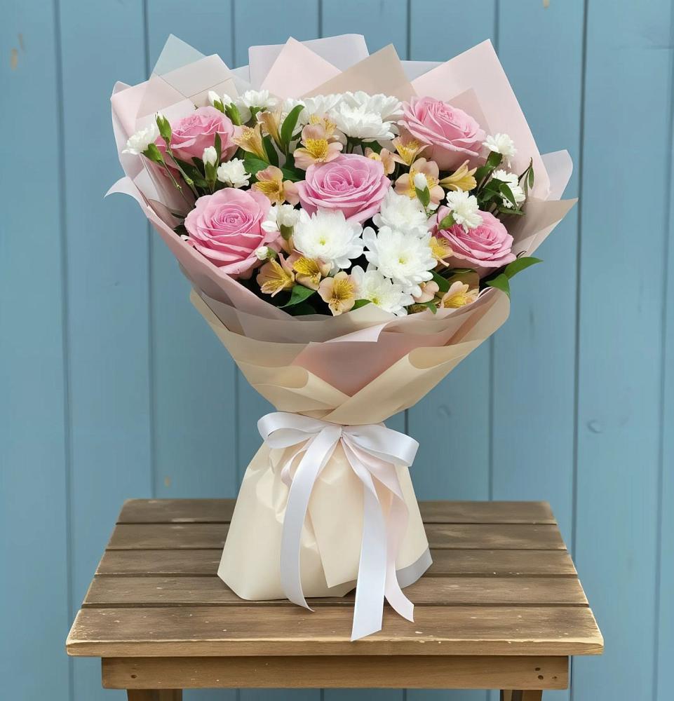 Букет цветов из: Гвоздики, Орхидеи и Розы в Гряды