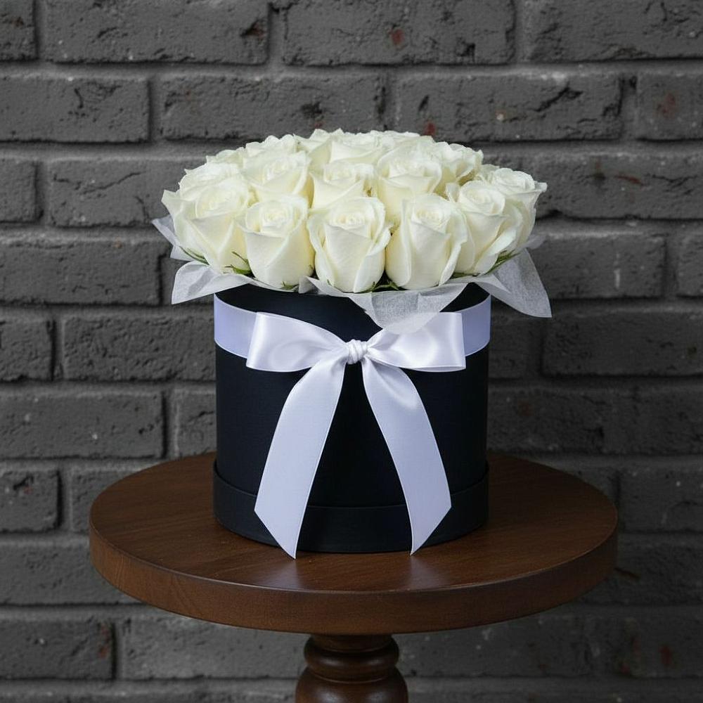 Цветочная композиция из Розы в шляпной коробке в Гряды