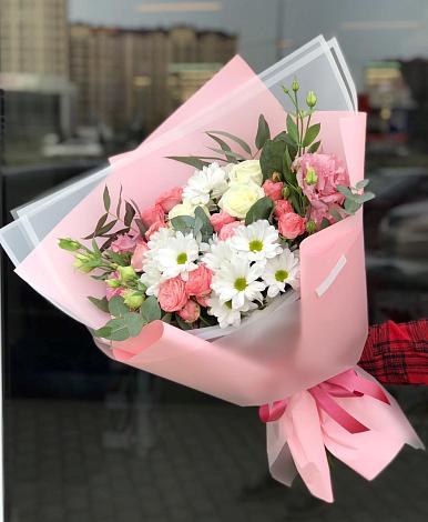 Букет цветов из: Розы, Лизиантусы и Хризантемы в Гряды