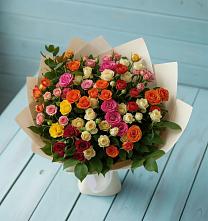 Букет Микс из разноцветных кустовых роз в Гряды