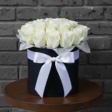 Цветочная композиция из Розы в шляпной коробке в Гряды