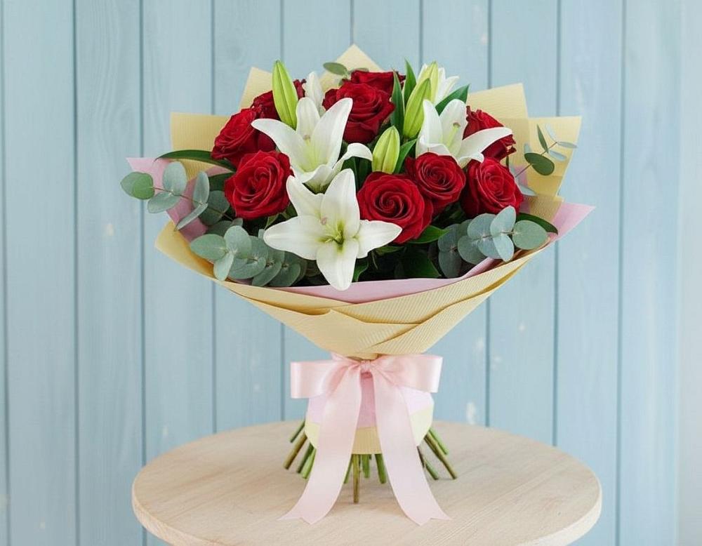 Букет цветов из: Лилии и Розы в Гряды